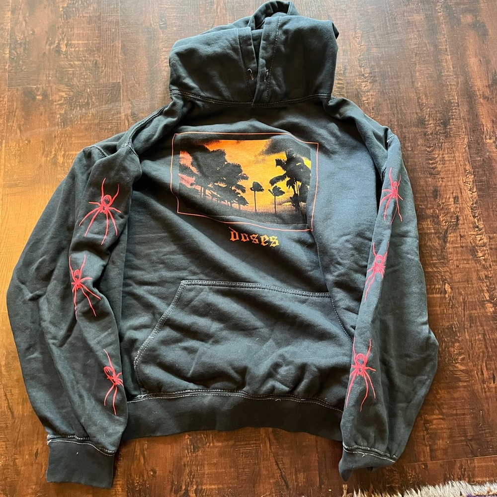 Doses hoodie - size M